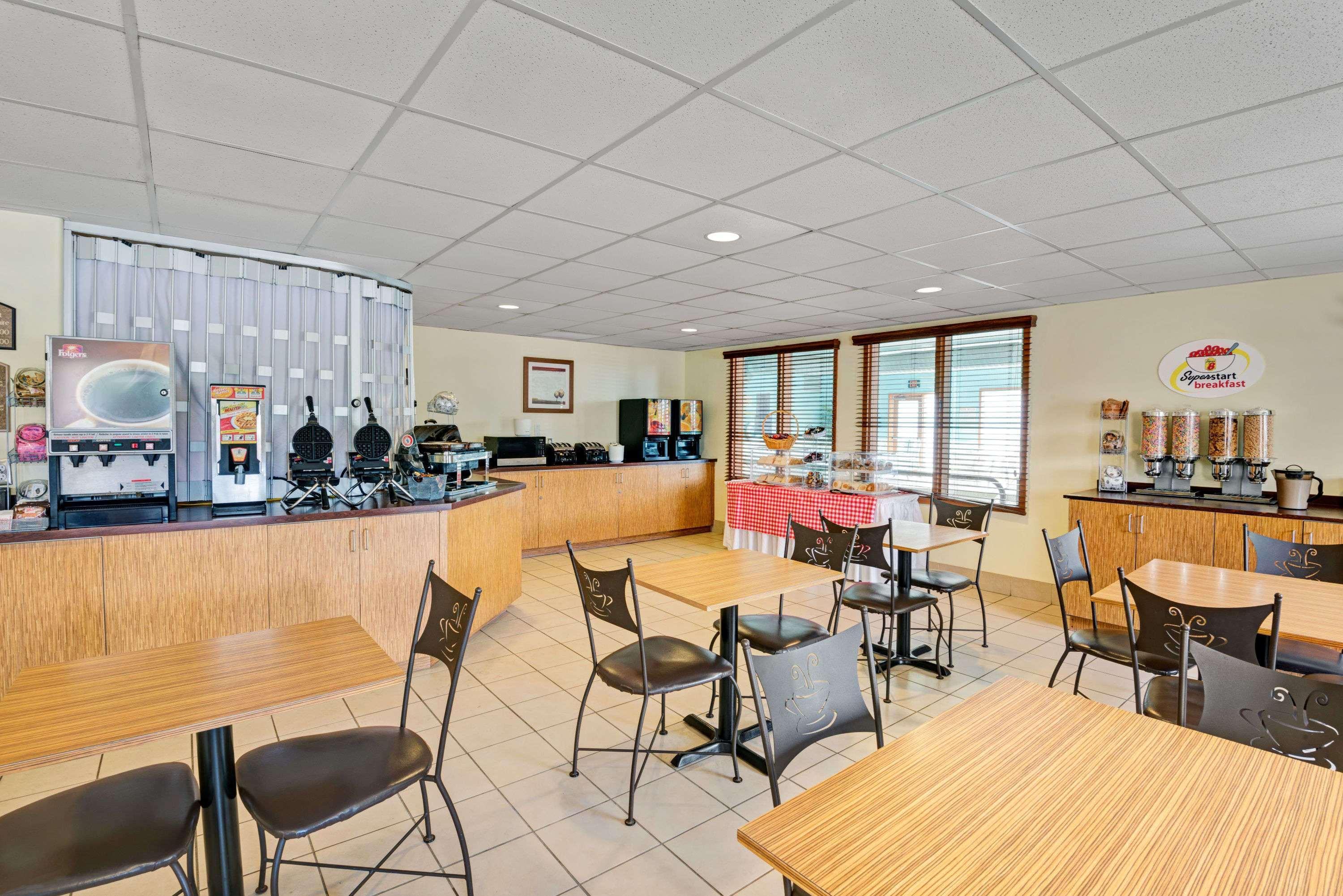 Hotel Super 8 By Wyndham Barrie South Exteriér fotografie