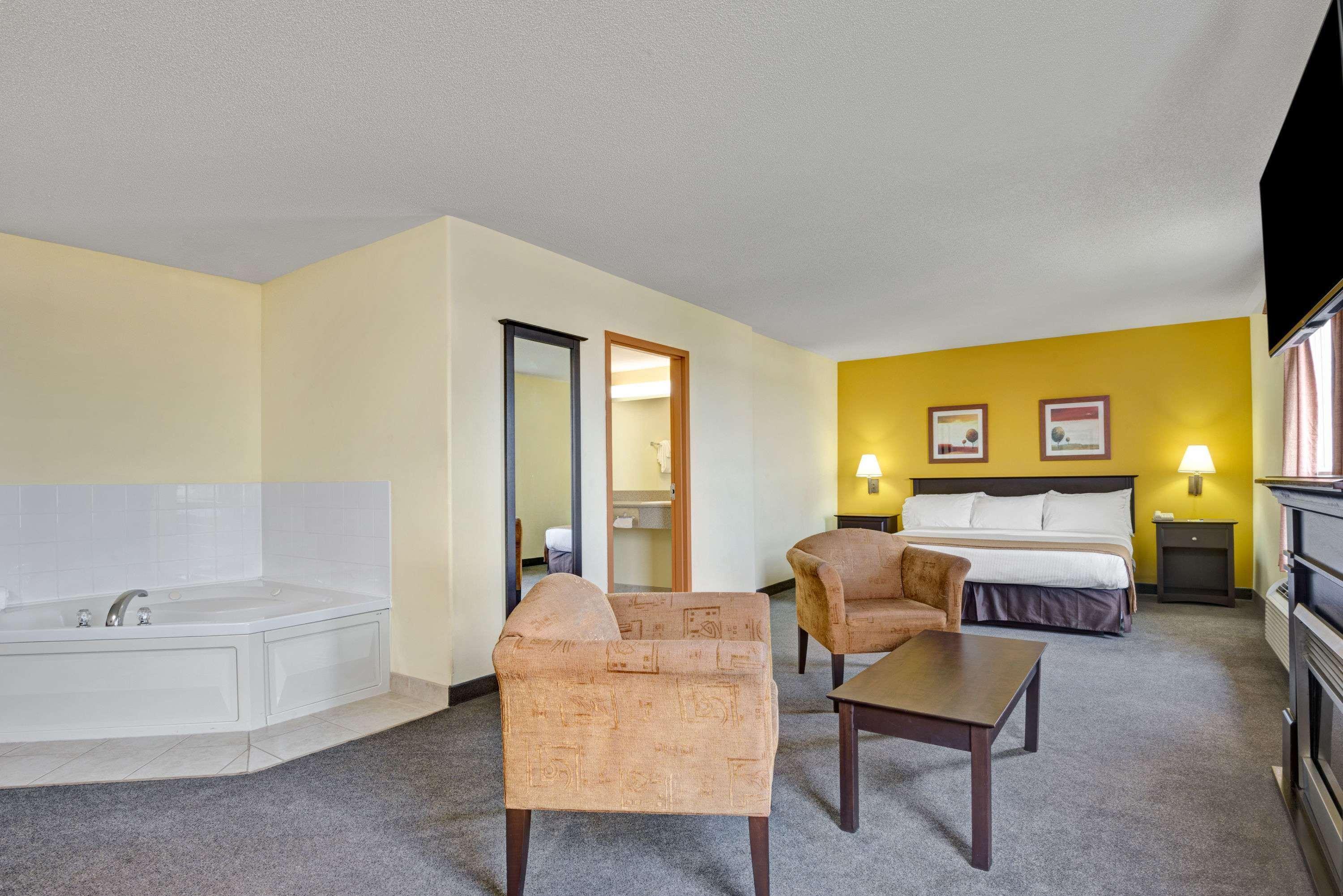 Hotel Super 8 By Wyndham Barrie South Exteriér fotografie