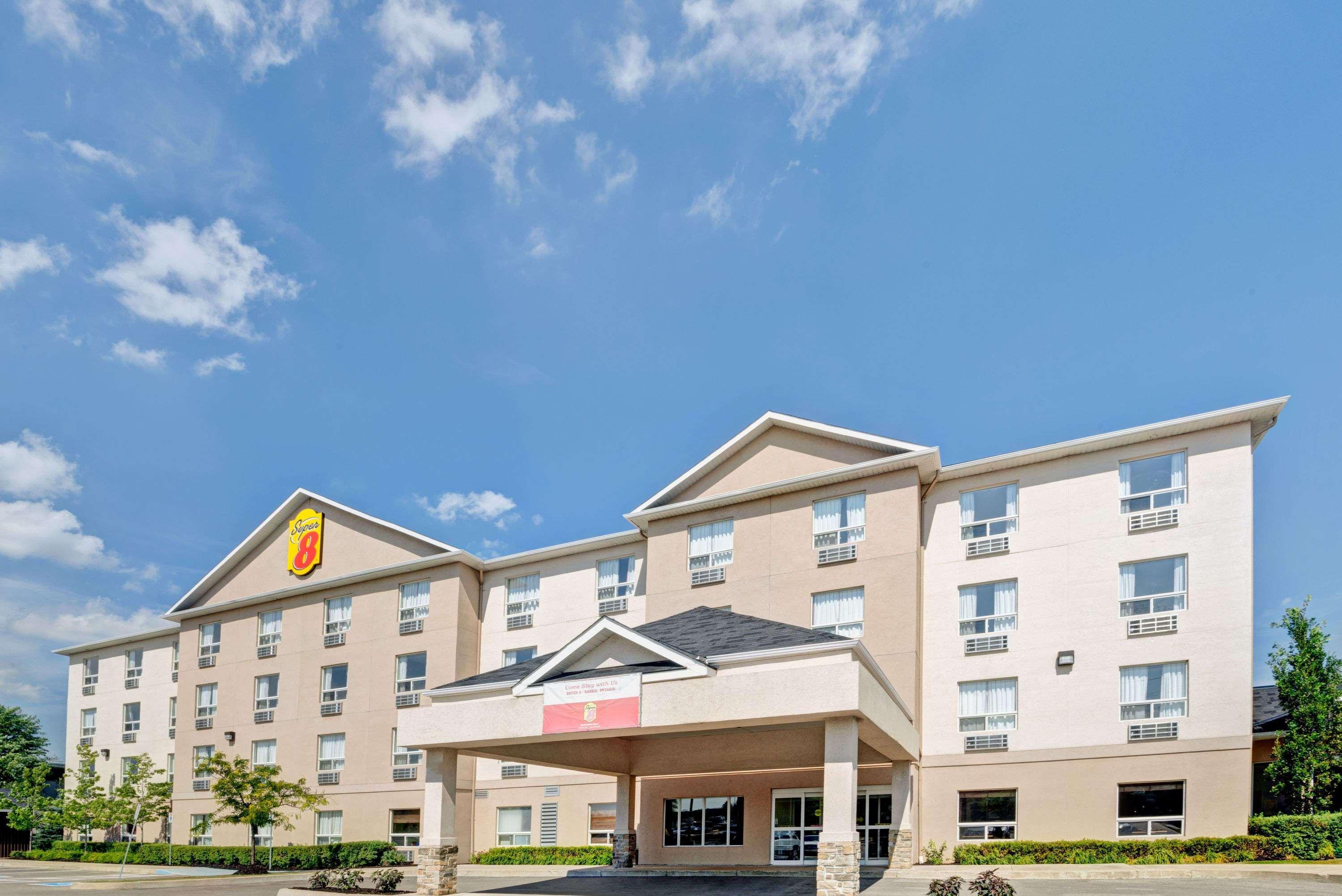 Hotel Super 8 By Wyndham Barrie South Exteriér fotografie