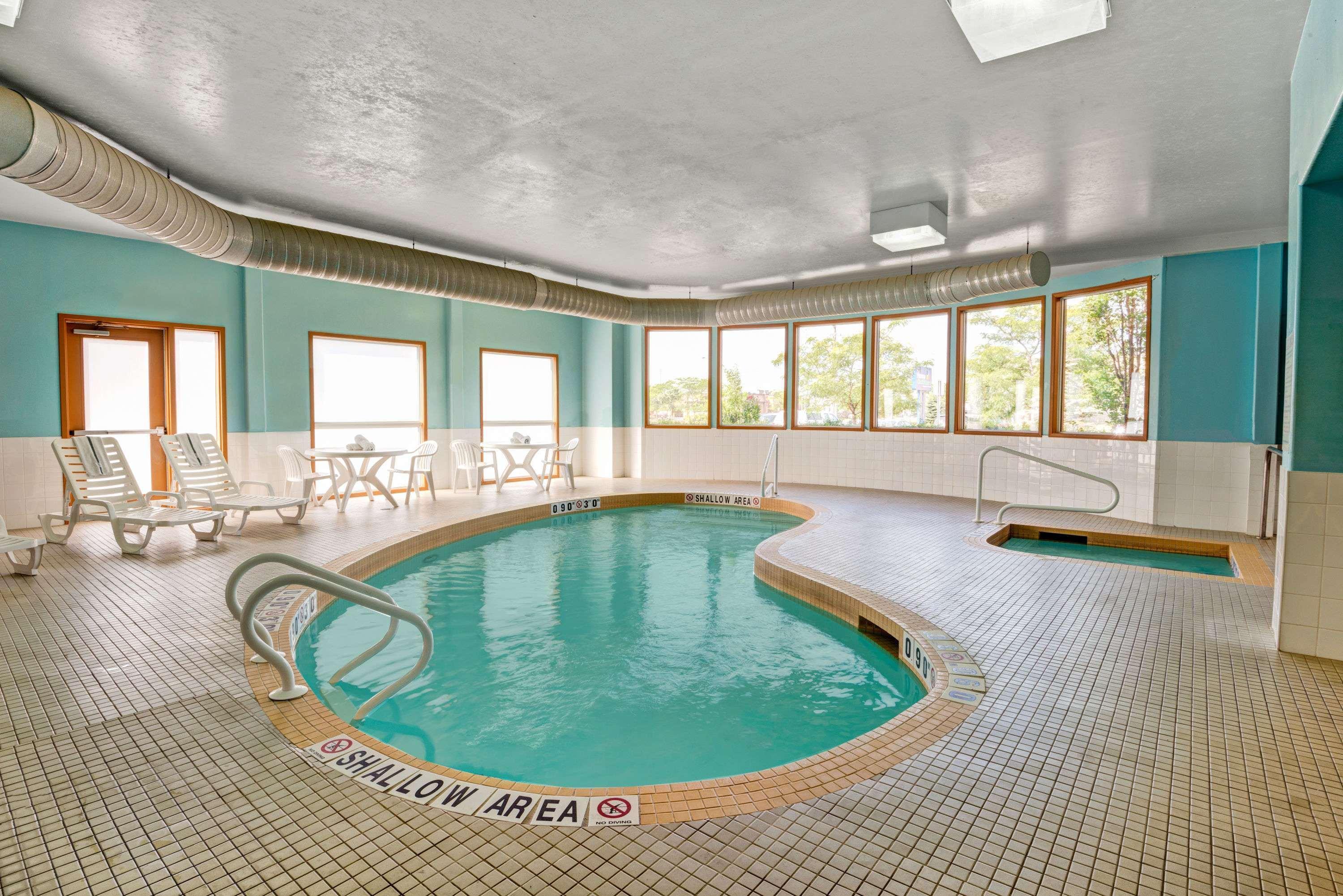 Hotel Super 8 By Wyndham Barrie South Exteriér fotografie