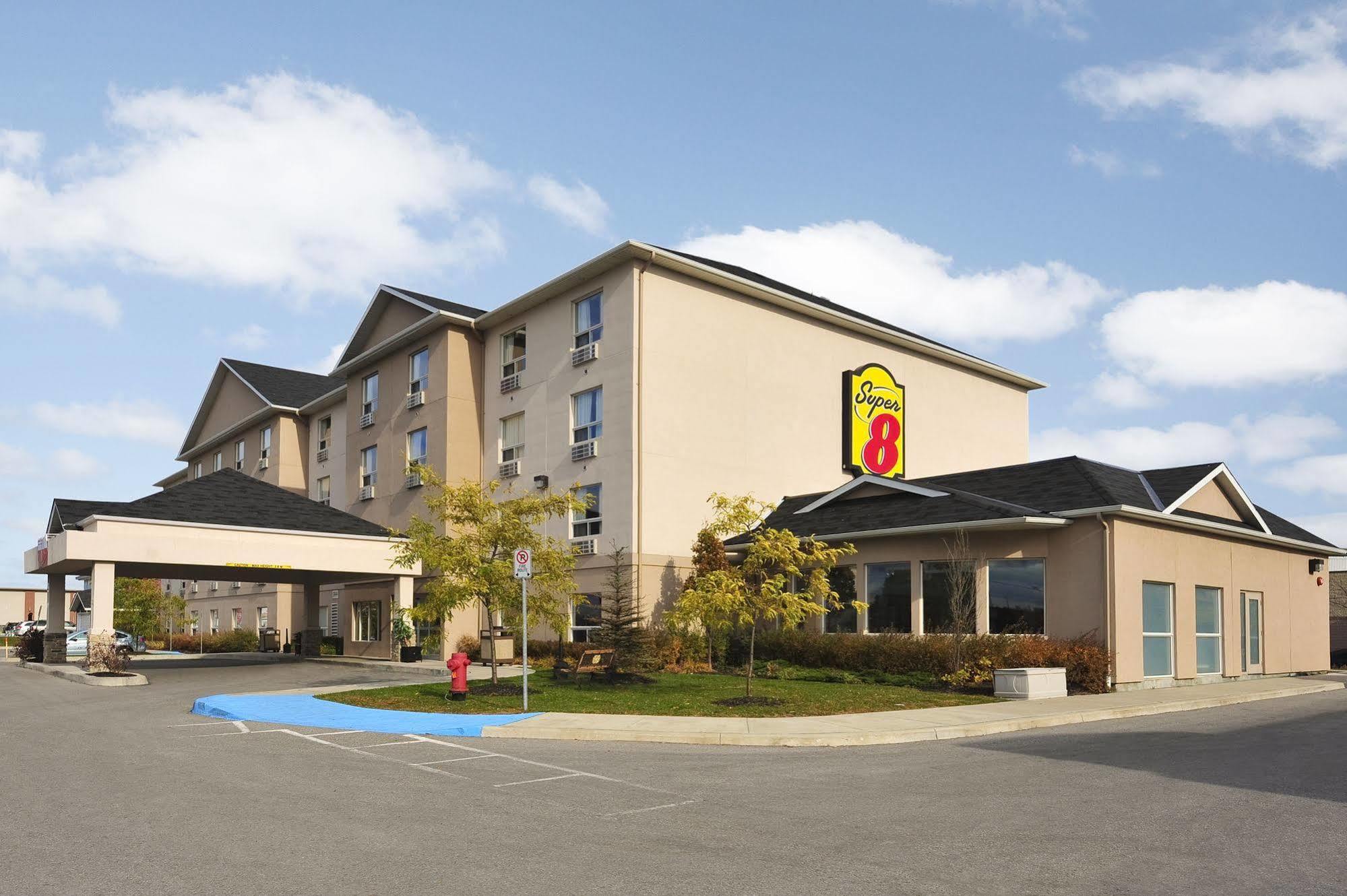 Hotel Super 8 By Wyndham Barrie South Exteriér fotografie